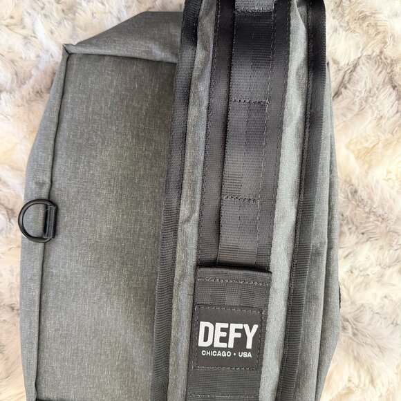 Defy Sling/Crossbody Bag (gray and black, gorgeous pack, approx. 8 liters) - Picture 2 of 3